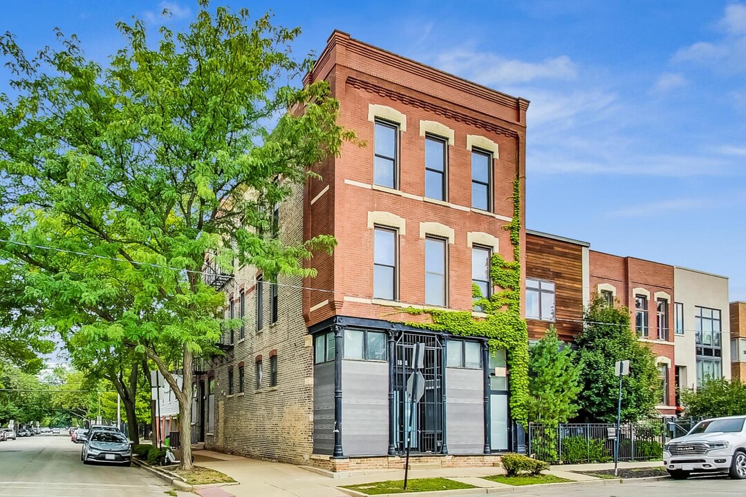 1858 W Huron St in Chicago, IL - Building Photo