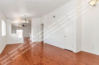 1202 N Thunder Ridge Dr in Tucson, AZ - Foto de edificio - Building Photo