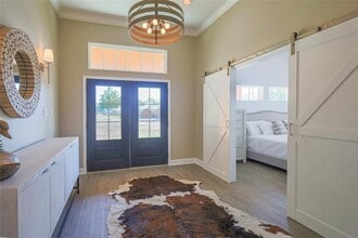 400 E Mill St in Round Top, TX - Building Photo - Building Photo