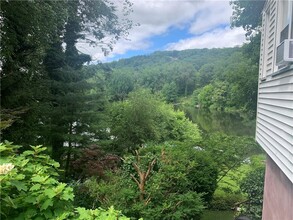 41 Lake Dr in Lake Peekskill, NY - Building Photo - Building Photo