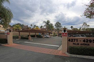 La Mesa Park in La Mesa, CA - Foto de edificio - Building Photo