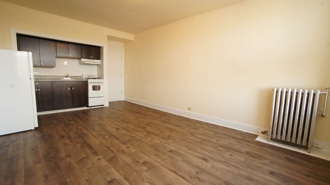 2770 N Milwaukee Ave, Unit 320
