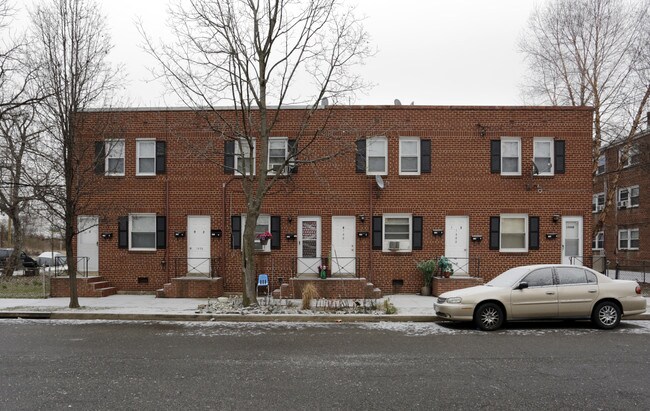 1404-1408 Young St SE in Washington, DC - Foto de edificio - Building Photo
