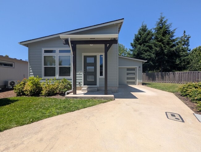 1346 Turtle Ln in Eugene, OR - Building Photo - Building Photo