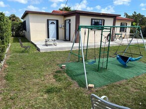 1580 NE 12th St in Homestead, FL - Building Photo - Building Photo