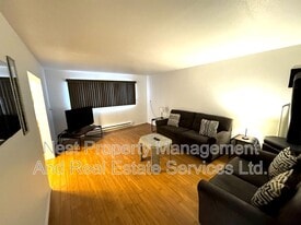 37 Moore St in Kitimat, BC - Building Photo