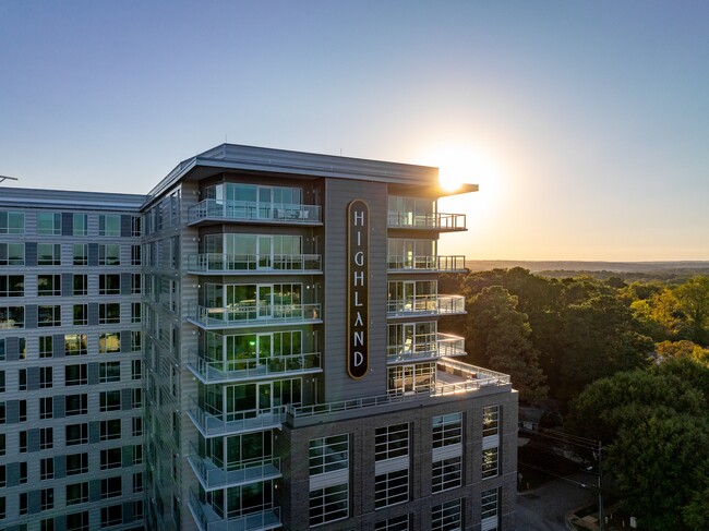 Highland North Hills in Raleigh, NC - Foto de edificio - Building Photo