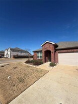 3120 Josefina Ln in Heartland, TX - Building Photo