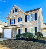 6202 Hickory Ln Cir in Union City, GA - Building Photo