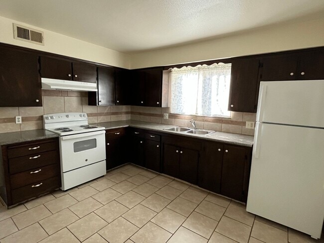 4831 E University Ave in Fresno, CA - Building Photo - Building Photo