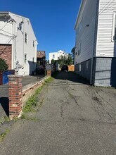 22 Francis St in Everett, MA - Foto de edificio - Building Photo