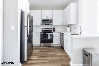 100 River Park Dr in Raritan, NJ - Foto de edificio - Building Photo