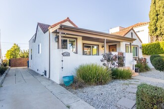 1209 S Longwood Ave in Los Angeles, CA - Building Photo - Building Photo