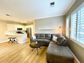 40 Mesquite in Trabuco Canyon, CA - Foto de edificio - Building Photo