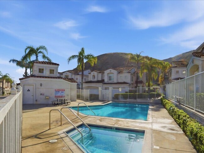 356 Carrione Ct in Pomona, CA - Foto de edificio - Building Photo