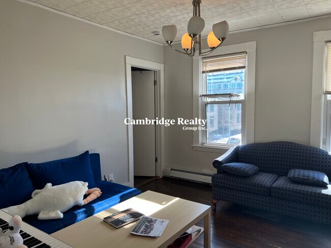 273 Cardinal Medeiros Ave in Cambridge, MA - Foto de edificio - Building Photo