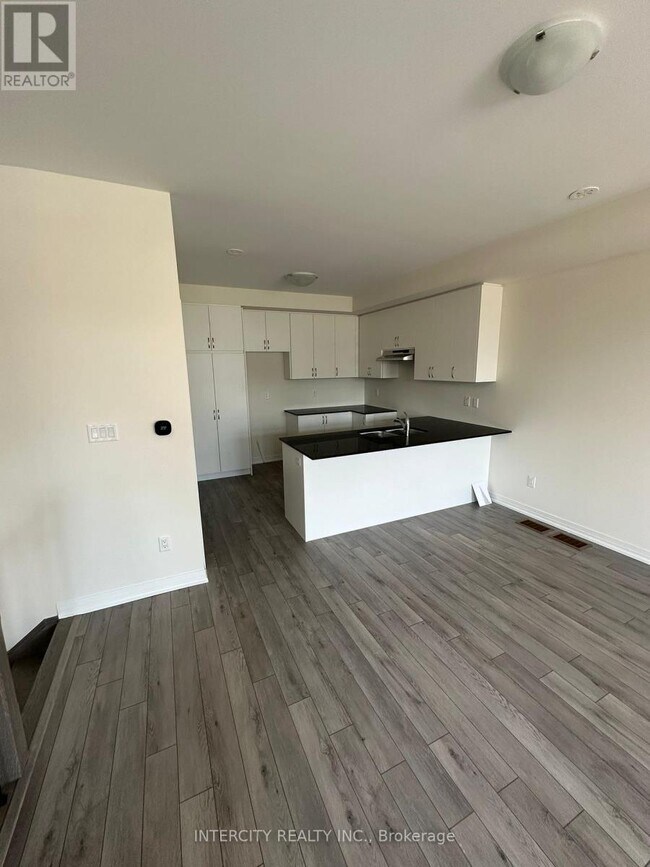 23 Bluebird Ln in Barrie, ON - Building Photo - Building Photo