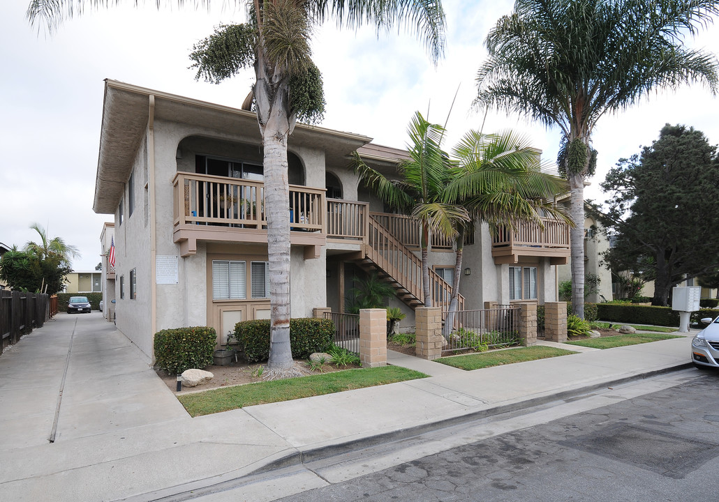 4901 Charlene Cir in Huntington Beach, CA - Building Photo