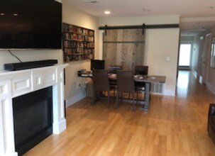 1306 Columbia Rd, Unit 2C in Boston, MA - Foto de edificio - Building Photo