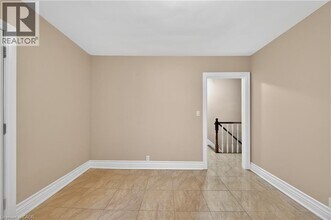 17 Sanford Ave S in Hamilton, ON - Building Photo - Building Photo