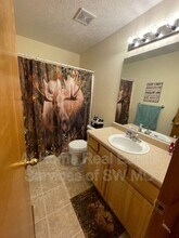 104 W Twin Oak Dr in Nixa, MO - Building Photo - Building Photo
