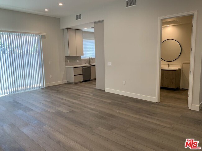 1721 Granville Ave in Los Angeles, CA - Building Photo - Building Photo