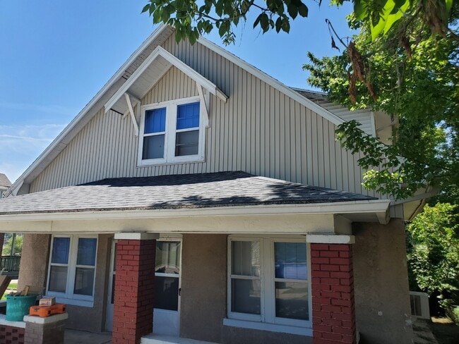913 W High St, Unit B