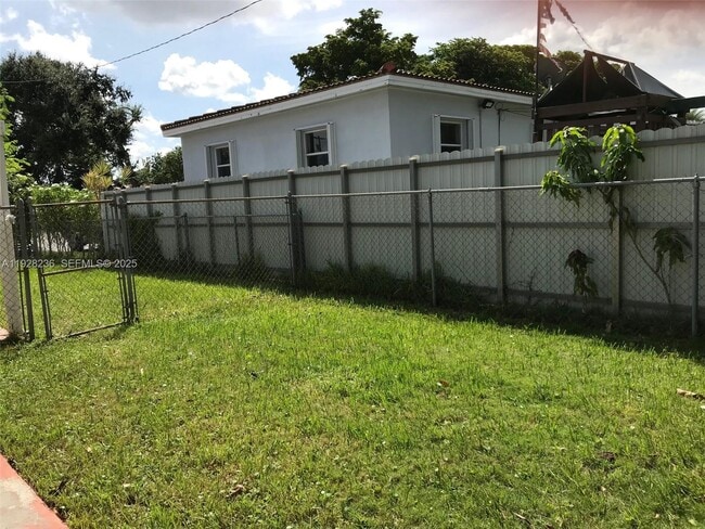 85 W 55th St in Hialeah, FL - Building Photo - Building Photo