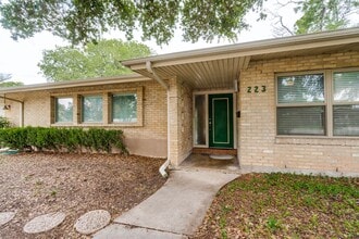 223 Beechwood Ln in San Antonio, TX - Building Photo - Building Photo