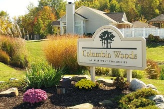 Columbia Woods Apartments in Barberton, OH - Foto de edificio - Building Photo