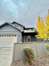 454 Briscoe Pl in Ashland, OR - Building Photo - Building Photo