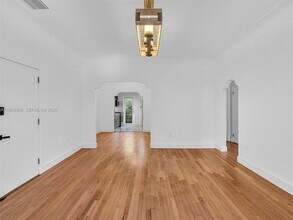 910 Lenox Ave. in Miami Beach, FL - Building Photo - Building Photo