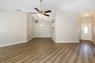 8405 Rockridge Ct in Jacksonville, FL - Building Photo - Building Photo