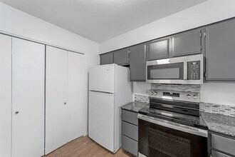 6738 Eastridge Dr, Unit 104B in Dallas, TX - Building Photo - Building Photo