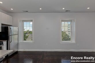 998 Tremont St, Unit 1 in Boston, MA - Foto de edificio - Building Photo