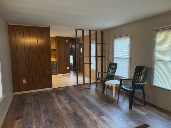 655 Holbert Rd in Hendersonville, NC - Building Photo - Building Photo