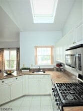 1403 Norwood Way in Hanover, NJ - Building Photo - Building Photo