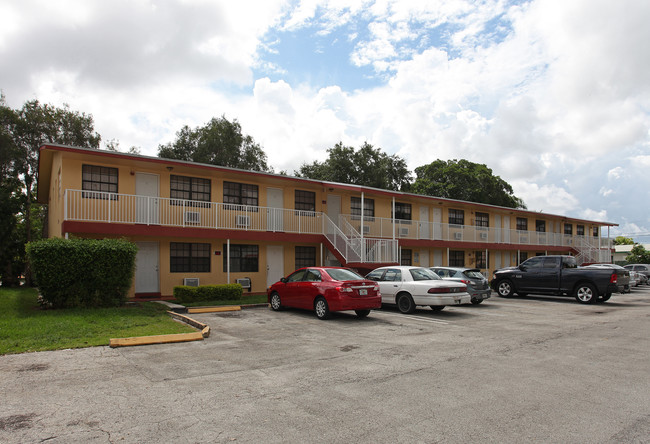 Jackson Street Apartments in Hollywood, FL - Building Photo - Building Photo