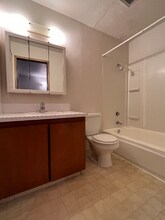 14346 32nd Ave NE in Seattle, WA - Building Photo - Building Photo
