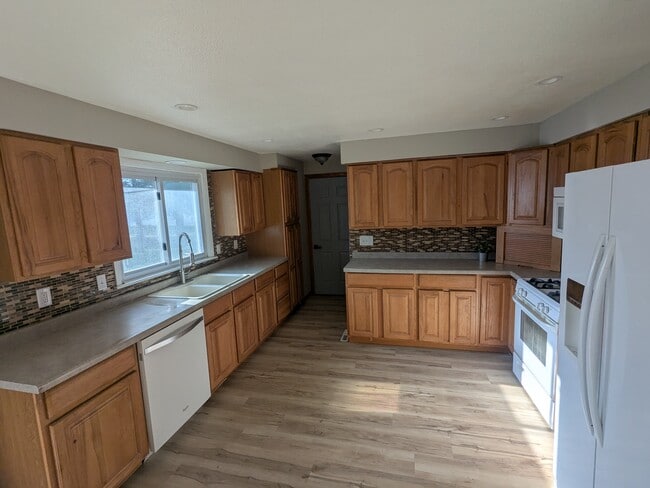 1212 Saint Paul Rd in Owatonna, MN - Building Photo - Building Photo