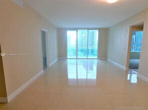 951 Brickell Ave, Unit 2405 in Miami, FL - Building Photo - Building Photo