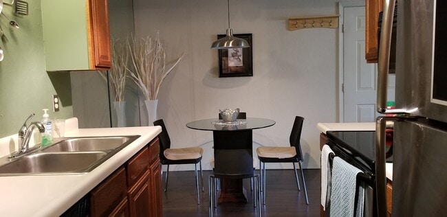 property at 11140 Stratford Dr