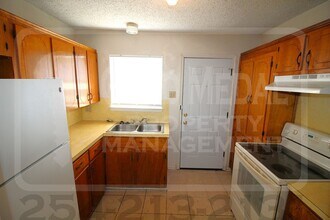 1706 Cole St in Killeen, TX - Foto de edificio - Building Photo
