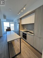 395 Square One Dr in Mississauga, ON - Building Photo - Building Photo