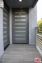 713 Vernon Ave in Los Angeles, CA - Building Photo - Building Photo