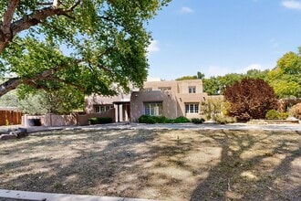 1115 Roadrunner Ln NW in Albuquerque, NM - Foto de edificio - Building Photo