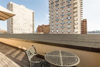 300 Hudson St in Hoboken, NJ - Building Photo - Building Photo