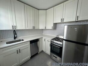 90 Winthrop Shore Dr, Unit 10 in Winthrop, MA - Foto de edificio - Building Photo