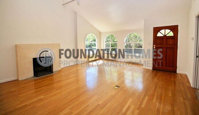 15 Bank St-Unit -15 Bank St. (Upper) in San Anselmo, CA - Building Photo - Building Photo