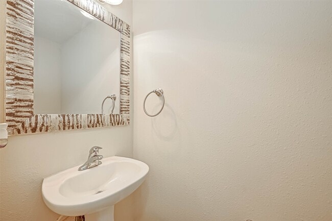 16635 Bishop Knoll Ln